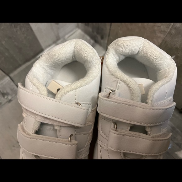 New kids light up shoes size 6 - Picture 3 of 9